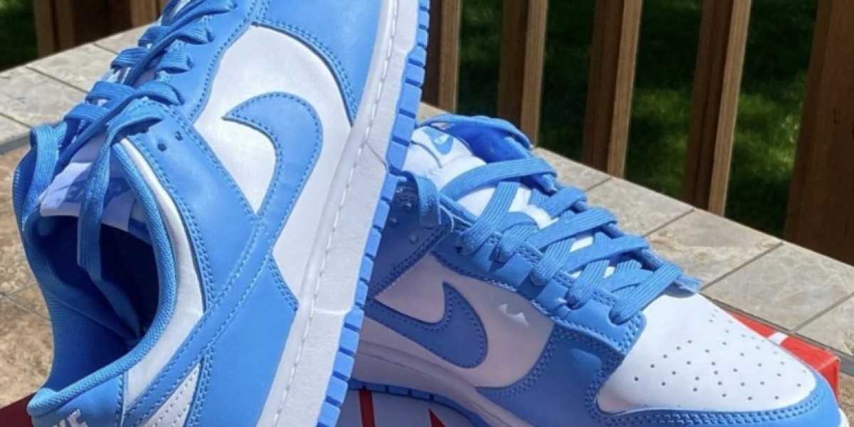 Dunk Sneakers Low University Blue: Colorway Holidays